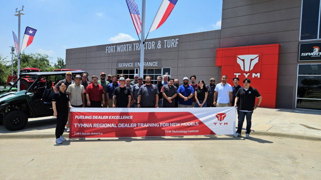 ▲'2025 TYM 북미법인 딜러 기술교육'에서 참석자들이 기념사진을 촬영하고 있다. (사진제공=TYM)
