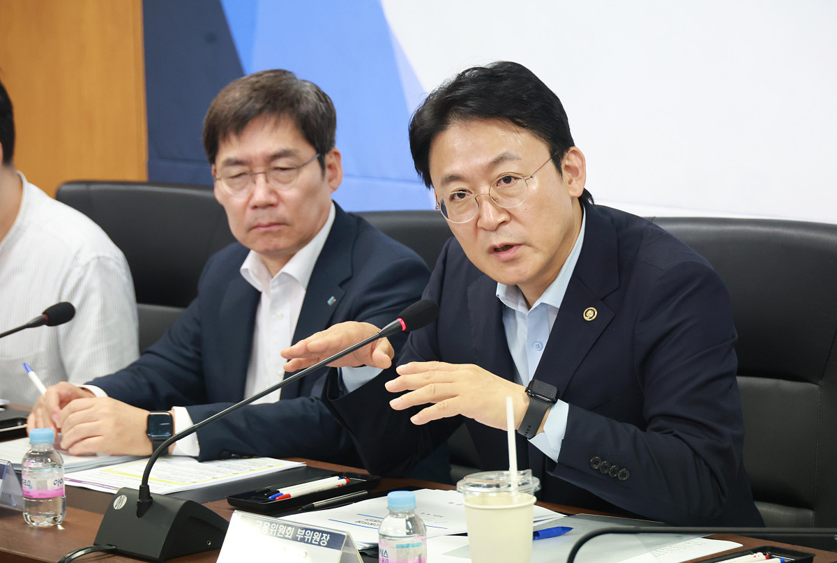 ▲권대영 금융위원회 부위원장이 4일 서울 여의도 소상공인연합회에서 '소상공인 금융지원 간담회'를 하고 있다. (자료=금융위원회)