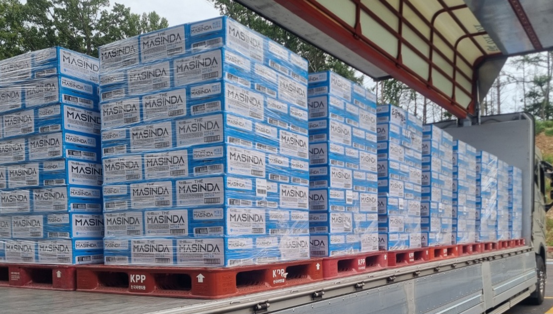 ▲동아오츠카가 강릉에 음료를 전달했다. (사진제공=동아오츠카)