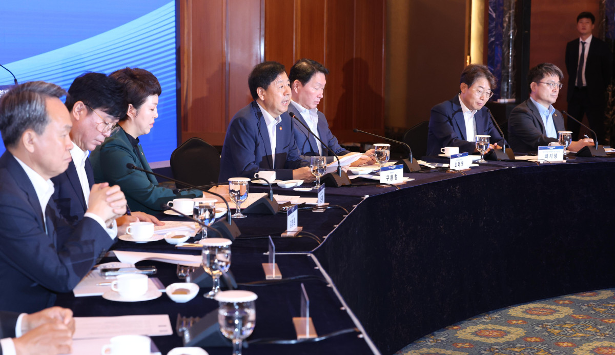 ▲구윤철 부총리 겸 기획재정부 장관이 4일 서울 중구 롯데호텔에서 열린 기업성장포럼 출범식에서 인사말을 하고 있다. 신태현 기자 holjjak@