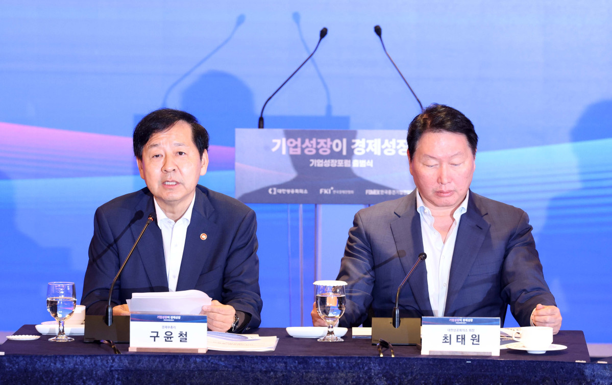 ▲구윤철 부총리 겸 기획재정부 장관이 4일 서울 중구 롯데호텔에서 열린 기업성장포럼 출범식에서 인사말을 하고 있다. 신태현 기자 holjjak@