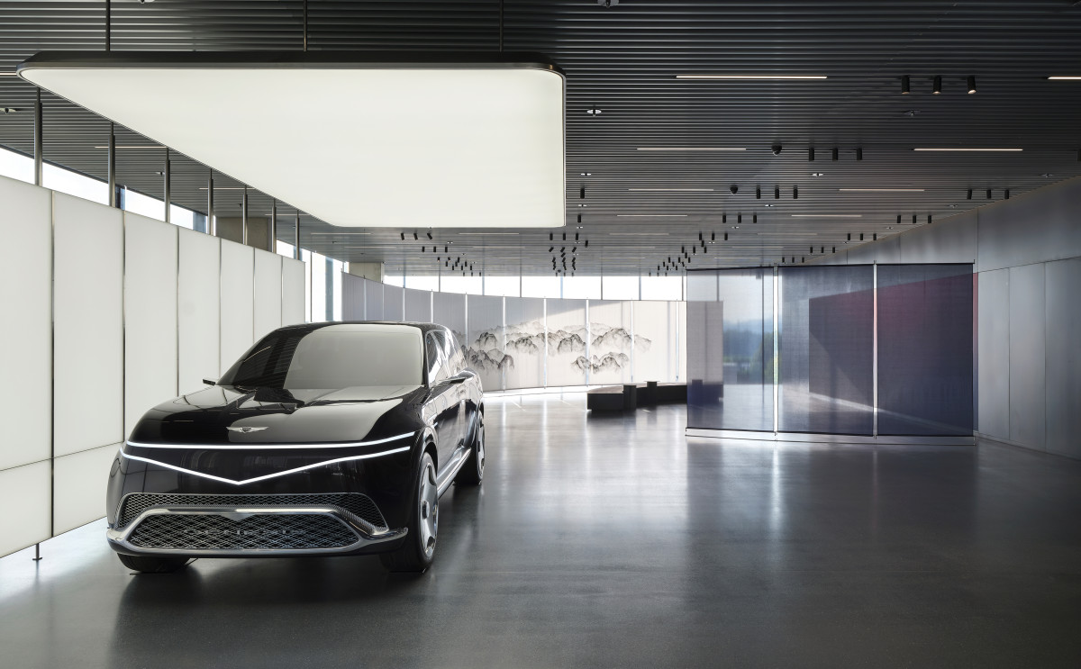 ▲제네시스 '차오르는 밤: Night in Motion' 전시회.  (사진=제네시스)