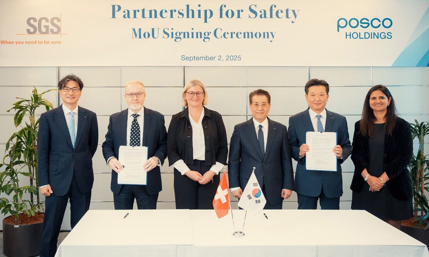 ▲포스코그룹은 2일(현지 시간 ) 스위스 제네바에서 SGS사와 포스코그룹 안전 관리 체계 혁신을 위한 MOU를 맺었다. 왼쪽 두번째 부터 말콤 리드 SGS 유럽 총괄, 마르타 블라치코바 CFO, 장인화 포스코그룹 회장. (포스코그룹)