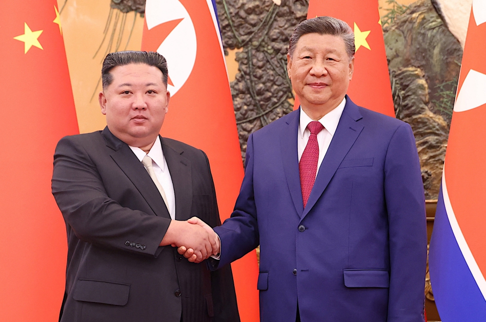 ▲4일 중국을 방문 중인 김정은(왼쪽) 북한 국무위원장이 시진핑(오른쪽) 중국 국가주석과 베이징 인민대회장에서 만찬을 겸한 정상회담에 나섰다. 양국의 단독 정상회담은 2019년 이후 약 6년 만이다. 
