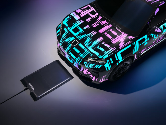 ▲포르쉐가 공개한 무선 충전 시스템. (사진=포르쉐)