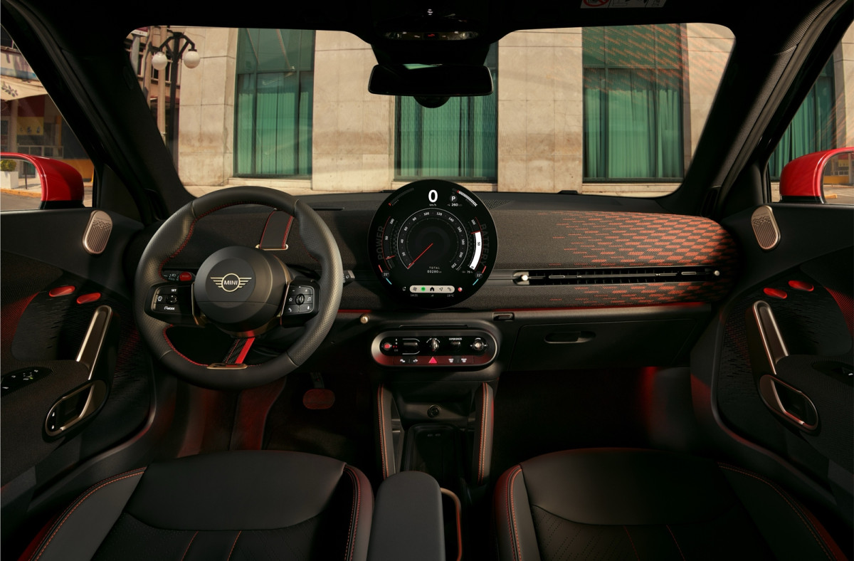 ▲‘더 뉴 올-일렉트릭 MINI JCW 에이스맨’ 실내. (사진=MINI코리아)