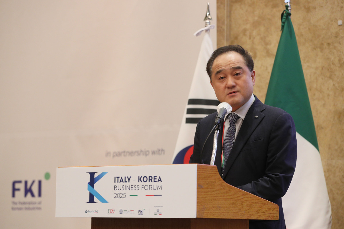 ▲정철 한경협 연구총괄대표 겸 한국경제연구원장이 5일 소공동 롯데호텔에서 열린 '한-이탈리아 비즈니스 포럼'에 참석해 인사말을 하고 있다. 이번 포럼은 양국 간 경제협력 증진과 기업 교류 확대를 도모하기 위해 마련된 행사로 양국 정부 및 경제계를 대표하는 주요 인사와 기업인들이 참석했다. (한경협)