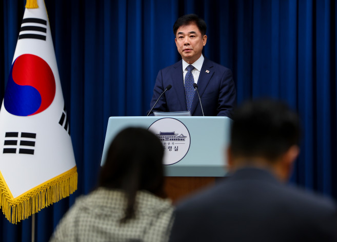 ▲김병욱 대통령실 정무비서관이 5일 서울 용산 대통령실 청사에서 이재명 대통령과 여야 대표 회동 관련 브리핑을 하고 있다. 이 대통령은 오는 8일 용산 대통령실에서 더불어민주당 정청래 대표, 국민의힘 장동혁 대표와 오찬 회동을 한다. (연합뉴스)