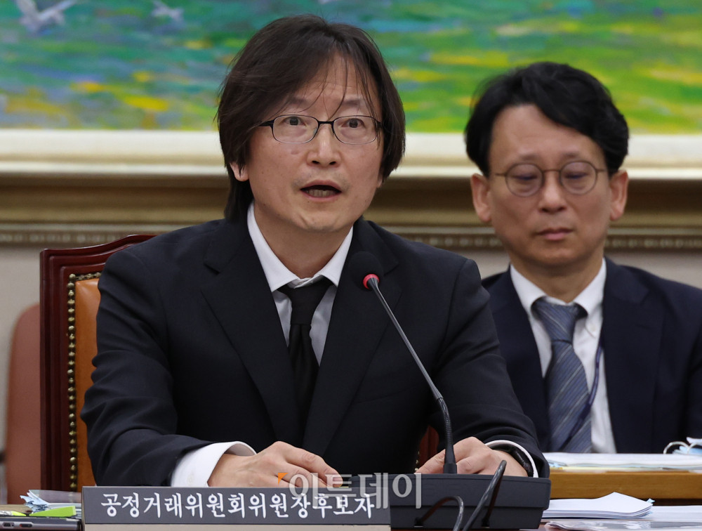 ▲주병기 공정거래위원장 후보자가 5일 서울 여의도 국회 정무위원회 전체회의에서 열린 인사청문회에서 의원 질의에 답하고 있다. 고이란 기자 photoeran@