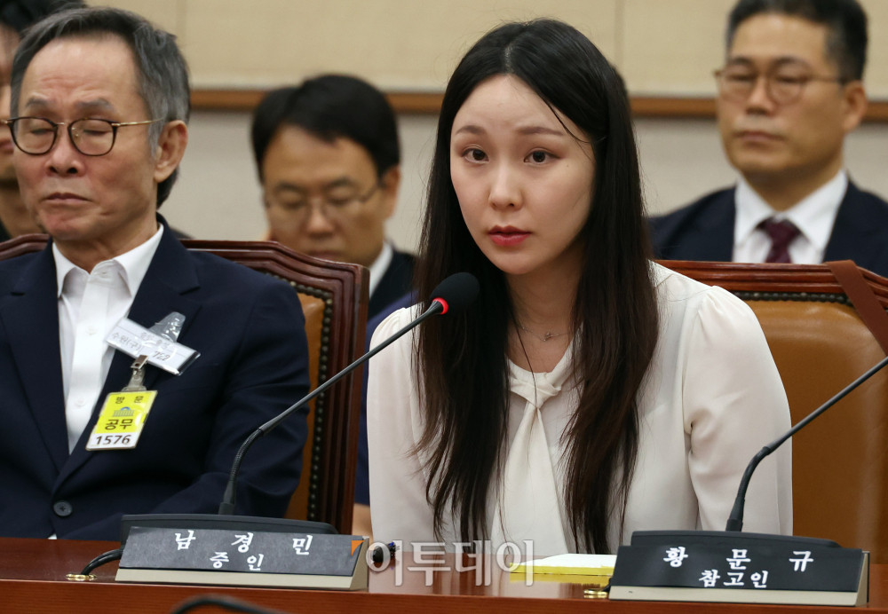 ▲5일 서울 여의도 국회 법제사법위원회 법안심사1소위원회에서 열린 검찰개혁 입법청문회에서 증인으로 출석한 남경민 서울남부지방검찰청 수사관이 의원 질의에 답하고 있다. 이날 국민의힘은 증인채택, 청문회 내용 등에 항의하며 퇴장했다. 고이란 기자 photoeran@ (이투데이DB)