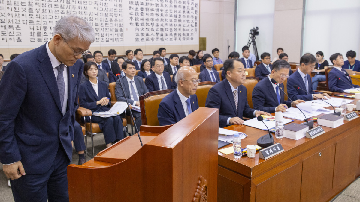 ▲인사하는 천대엽 법원행정처장. (연합뉴스)