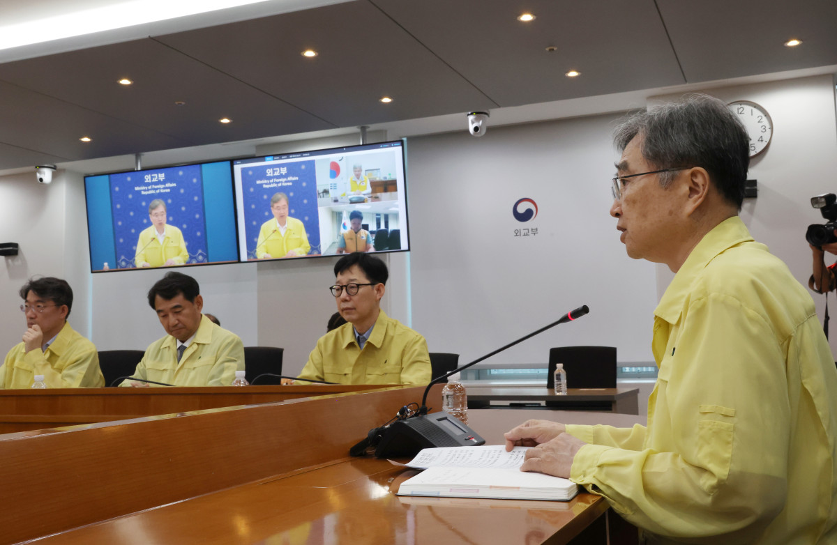 ▲ 조현 외교부 장관이 6일 정부서울청사에서 열린 재외국민보호대책본부-공관 합동대책회의에서 발언을 하고 있다. (연합뉴스)