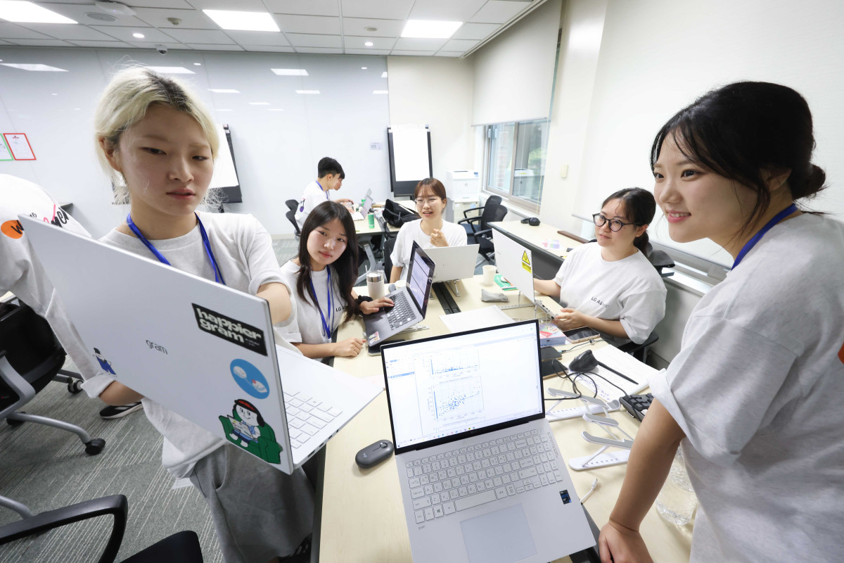 ▲LG 에이머스(Aimers) 해커톤 참가자들 모습 (사진제공=LG)