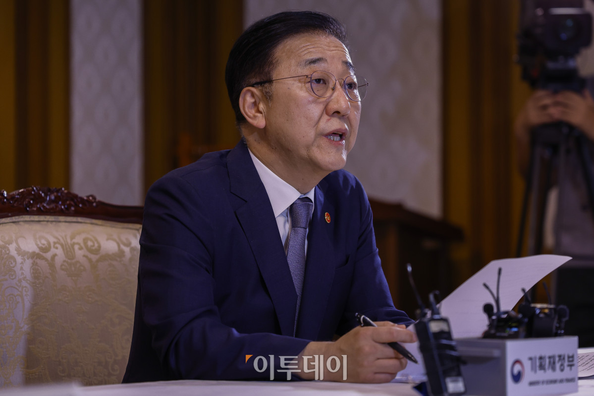 ▲김윤덕 국토교통부 장관이 7일 서울 종로구 정부서울청사에서 열린 부동산관계장관회의에서 모두발언을 하고 있다. 조현호 기자 hyunho@