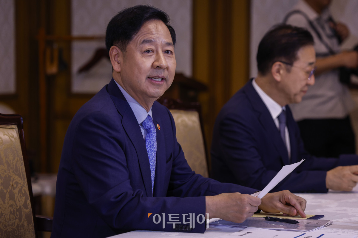 ▲구윤철 경제부총리 겸 기획재정부 장관이 7일 서울 종로구 정부서울청사에서 열린 부동산관계장관회의에서 모두발언을 하고 있다. 조현호 기자 hyunho@