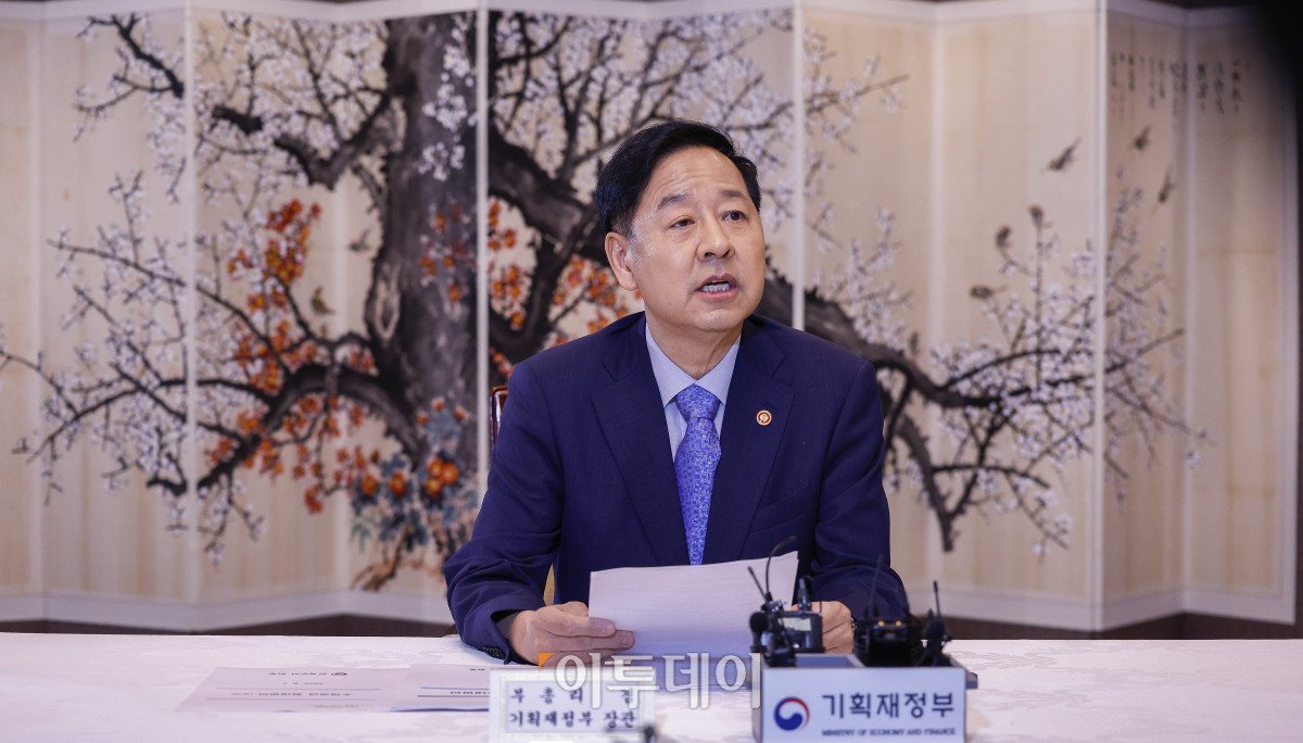 ▲구윤철 경제부총리 겸 기획재정부 장관이 7일 서울 종로구 정부서울청사에서 열린 부동산관계장관회의에서 모두발언을 하고 있다. 조현호 기자 hyunho@