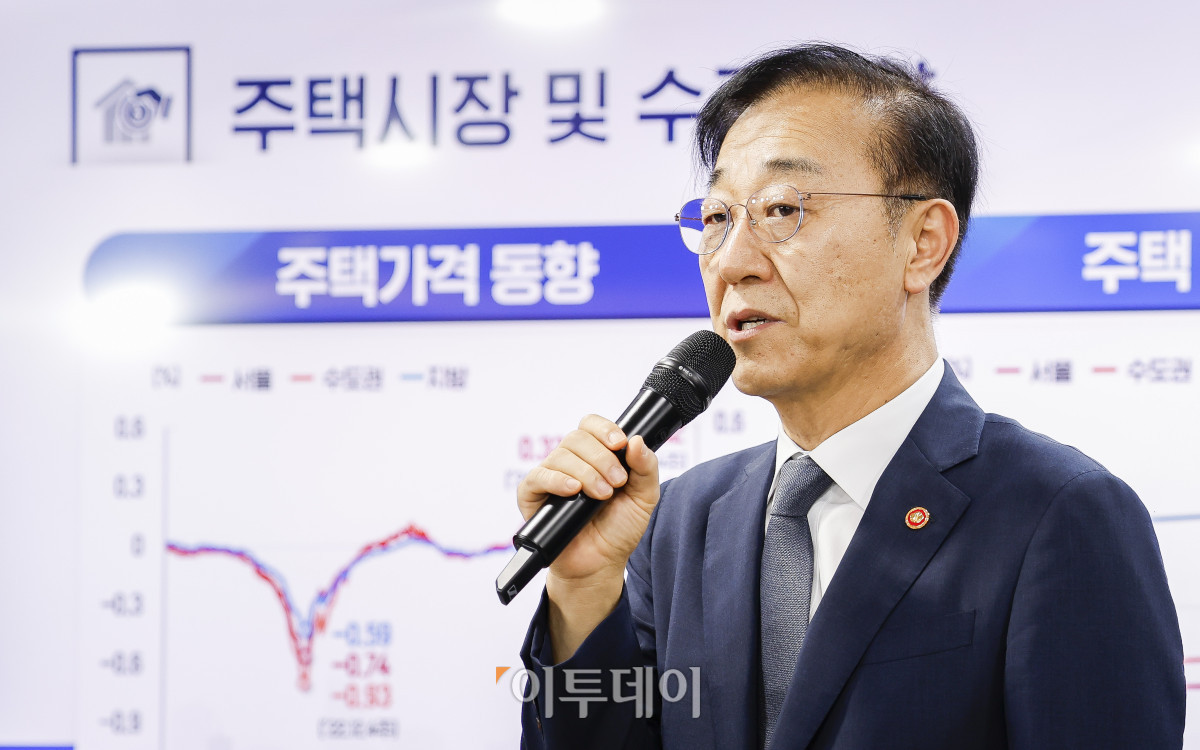 ▲김윤덕 국토교통부 장관이 7일 서울 종로구 정부서울청사에서 주택공급 확대방안을 발표하고 있다. 조현호 기자 hyunho@