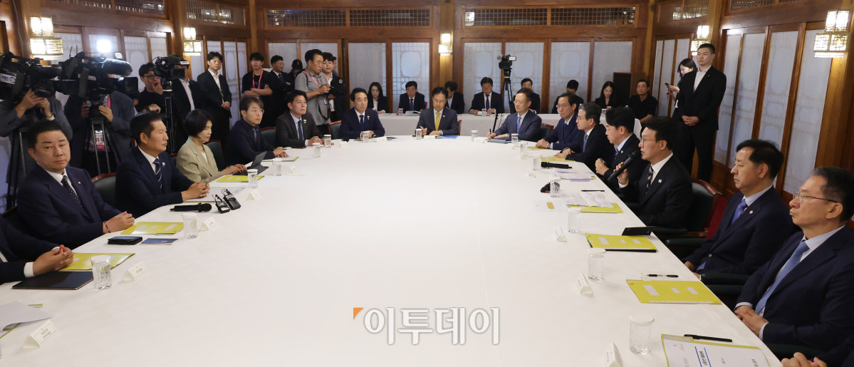 ▲김민석 국무총리가 7일 서울 종로구 국무총리 서울공관에서 열린 고위당정협의회에서 발언을 하고 있다. 조현호 기자 hyunho@