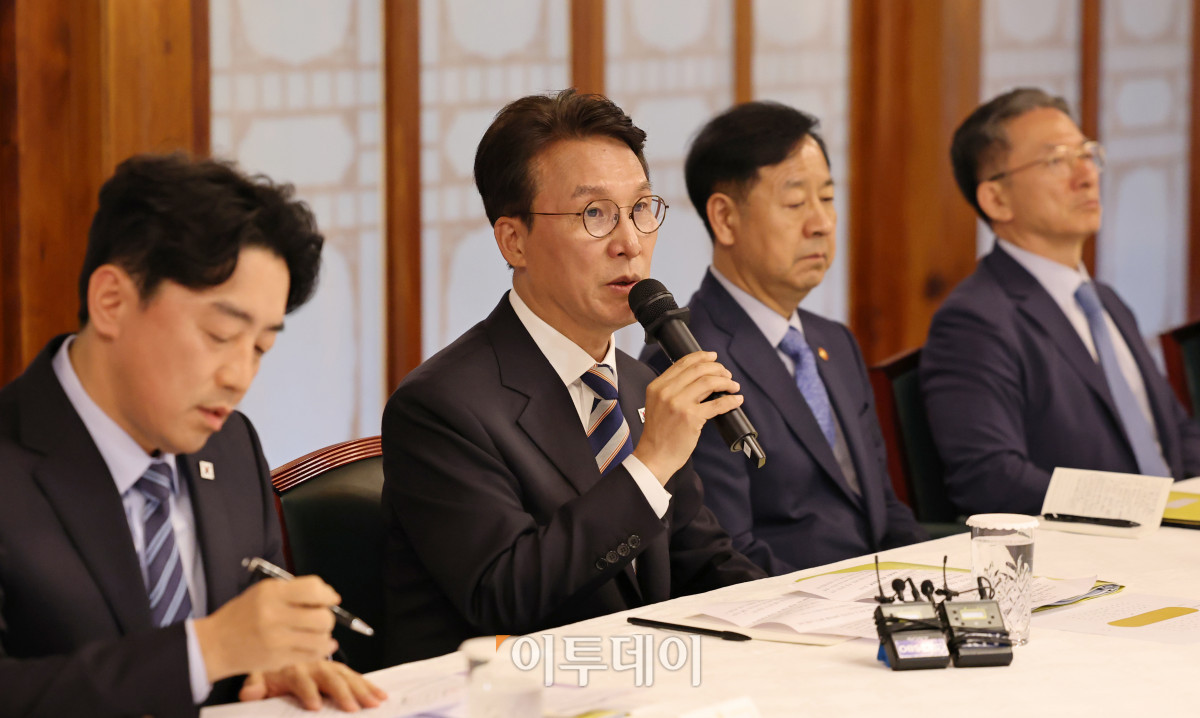 ▲김민석 국무총리가 7일 서울 종로구 국무총리 서울공관에서 열린 고위당정협의회에서 발언을 하고 있다. 조현호 기자 hyunho@