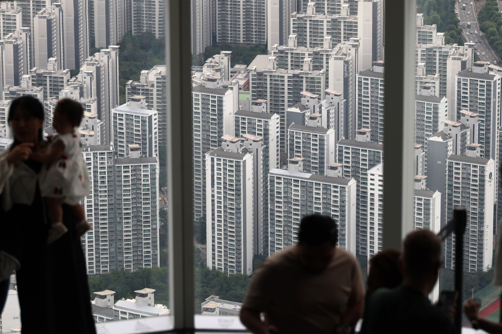 ▲롯데월드타워에서 내려다 본 서울 아파트 전경. 고이란 기자 photoeran@ (이투데이DB)