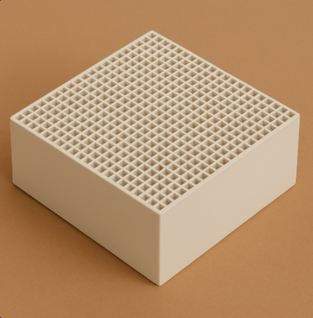 ▲에코프로에이치엔이 내년 말 양산 예정인 3세대 허니컴 촉매. (에코프로에이치엔)