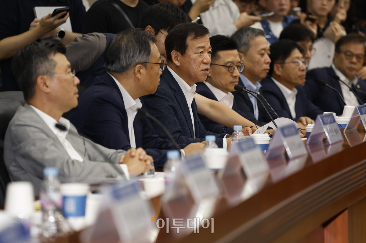 ▲서유석 금융투자협회장이 8일 서울 영등포구 금융투자협회에서 열린 금융감독원장-금융투자협회 CEO 간담회에서 모두발언을 하고 있다. 조현호 기자 hyunho@