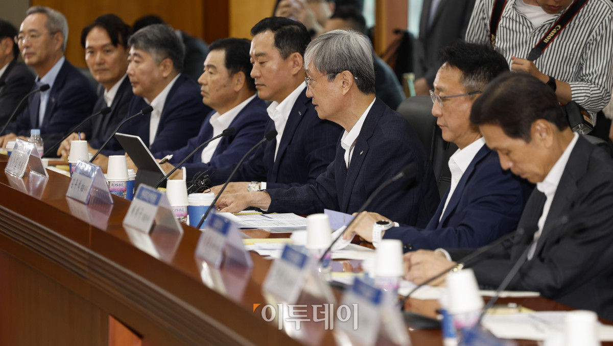 ▲이찬진 금융감독원장이 8일 서울 영등포구 금융투자협회에서 열린 금융감독원장-금융투자협회 CEO 간담회에서 모두발언을 하고 있다. 조현호 기자 hyunho@