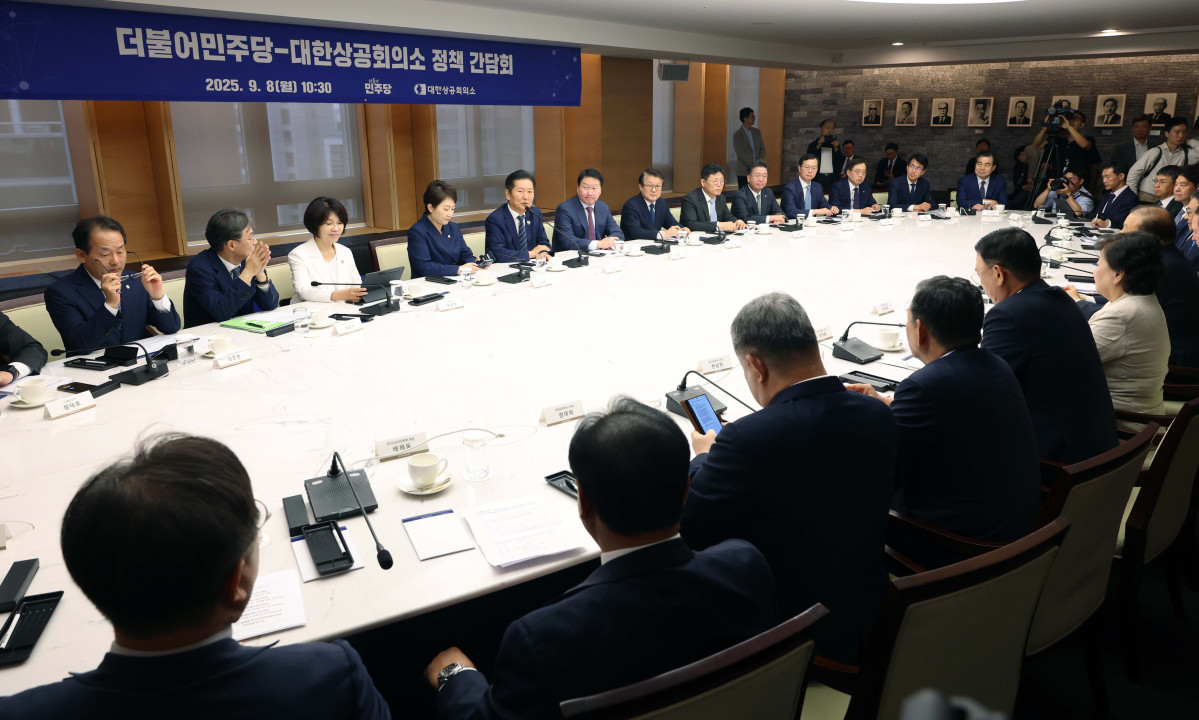 ▲정청래 더불어민주당 대표가 8일 서울 중구 대한상공회의소에서 열린 ‘더불어민주당-대한상공회의소 정책간담회’에서 인사말을 하고 있다. 신태현 기자 holjjak@