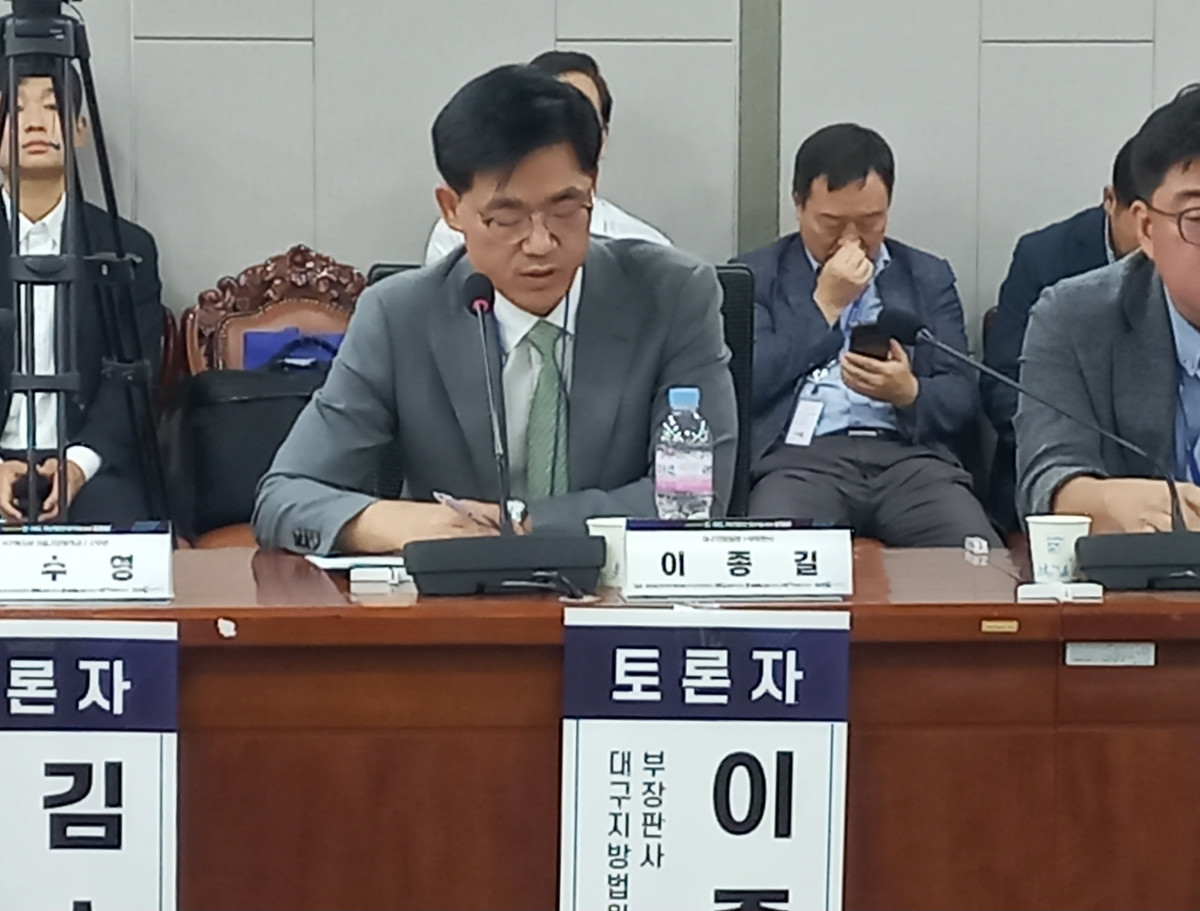 ▲ 8일 서울 영등포구 국회의사당에서 열린 의료분쟁 관련 법·제도 개선방안 모색을 위한 공청회에 이종길 대구지방법원 부장판사가 참석했다. (한성주 기자 hsj@)