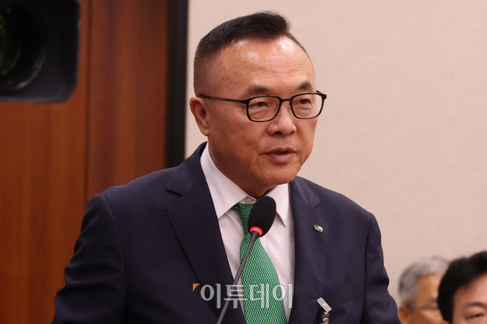 ▲황주호 한국수력원자력 사장이 8일 서울 여의도 국회 산업통상자원중소벤처기업위원회 전체회의에서 의원 질의에 답하고 있다. 황 사장은 지난달에 3년 공식 임기가 만료됐지만 후임 공모 절차가 진행되지 않아 사장직을 이어가고 있다. 고이란 기자 photoeran@