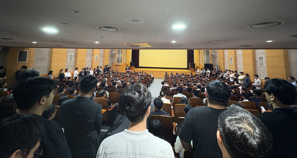 ▲8일 오후 금융감독원 대강당에서 열린 긴급 직원 설명회에 금감원 직원들이 빼곡히 들어선 모습. @hihello (정회인 기자)