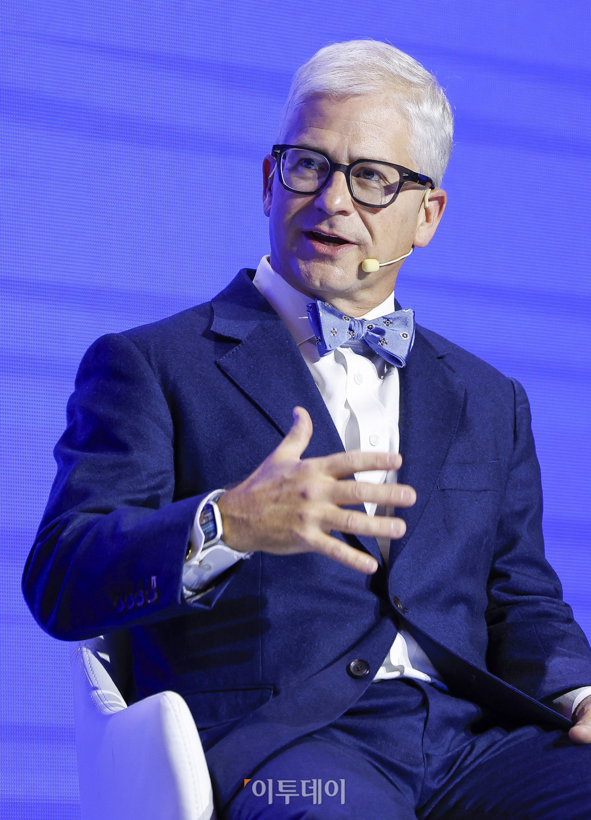 ▲패트릭 맥헨리 전 미국 하원 금융서비스위원회 의장이 9일 서울 강남구 그랜드 인터컨티넨탈 서울 파르나스에서 열린 업비트 D 컨퍼런스 2025(Upbit D conference 2025)에서 윤선주 두나무 최고브랜드임팩트책임자와 대담을 하고 있다. 조현호 기자 hyunho@