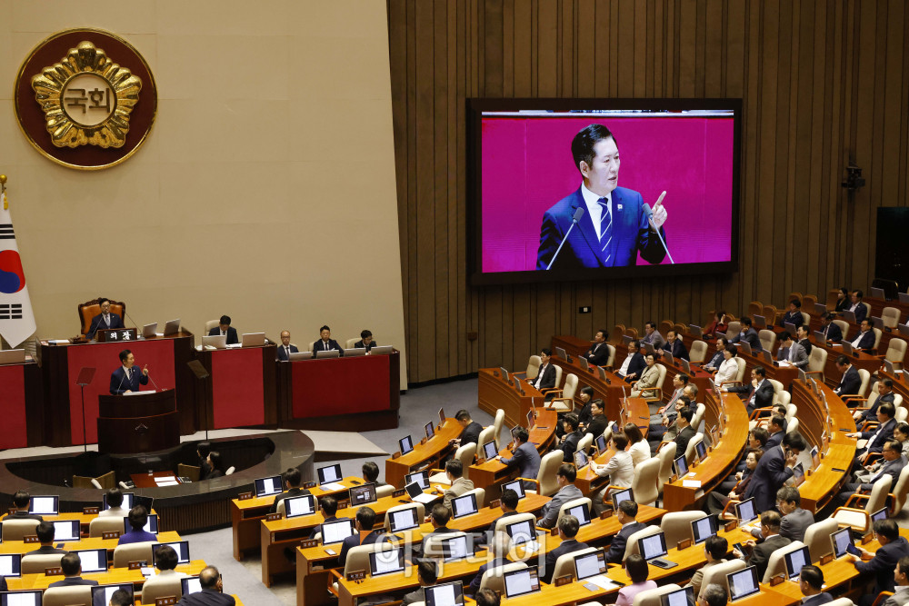 ▲정청래 더불어민주당 대표가 9일 서울 여의도 국회 본회의에서 교섭단체 대표 연설을 하고 있다. 고이란 기자 photoeran@