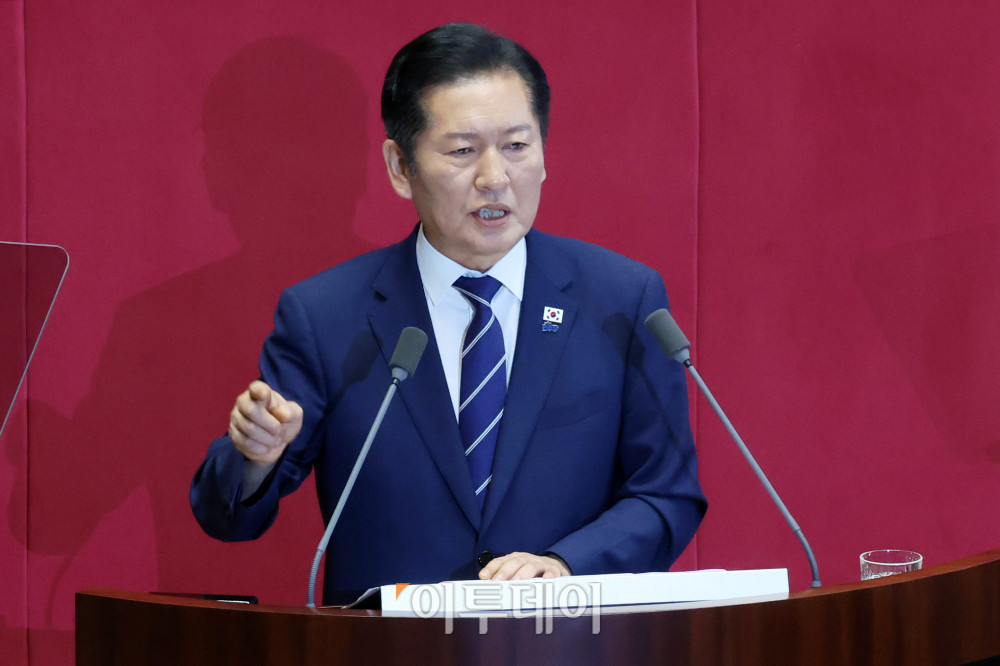 ▲정청래 더불어민주당 대표가 9일 서울 여의도 국회 본회의에서 교섭단체 대표 연설을 하고 있다. 고이란 기자 photoeran@