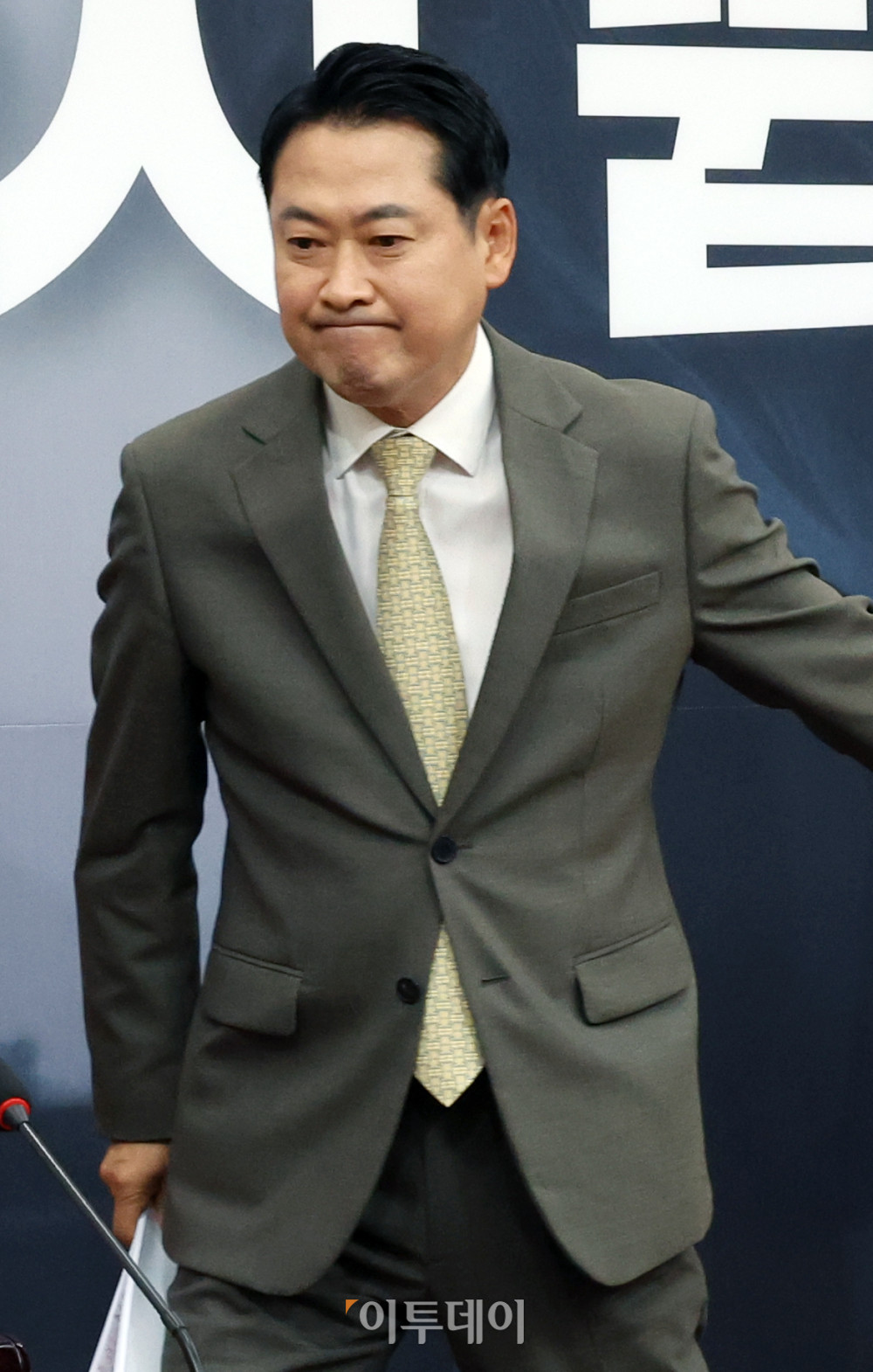 ▲장동혁 국민의힘 대표가 9일 서울 여의도 국회에서 정청래 더불어민주당 대표 교섭단체 대표 연설에 대해 입장 발표를 마치고 이동하고 있다. 고이란 기자 photoeran@