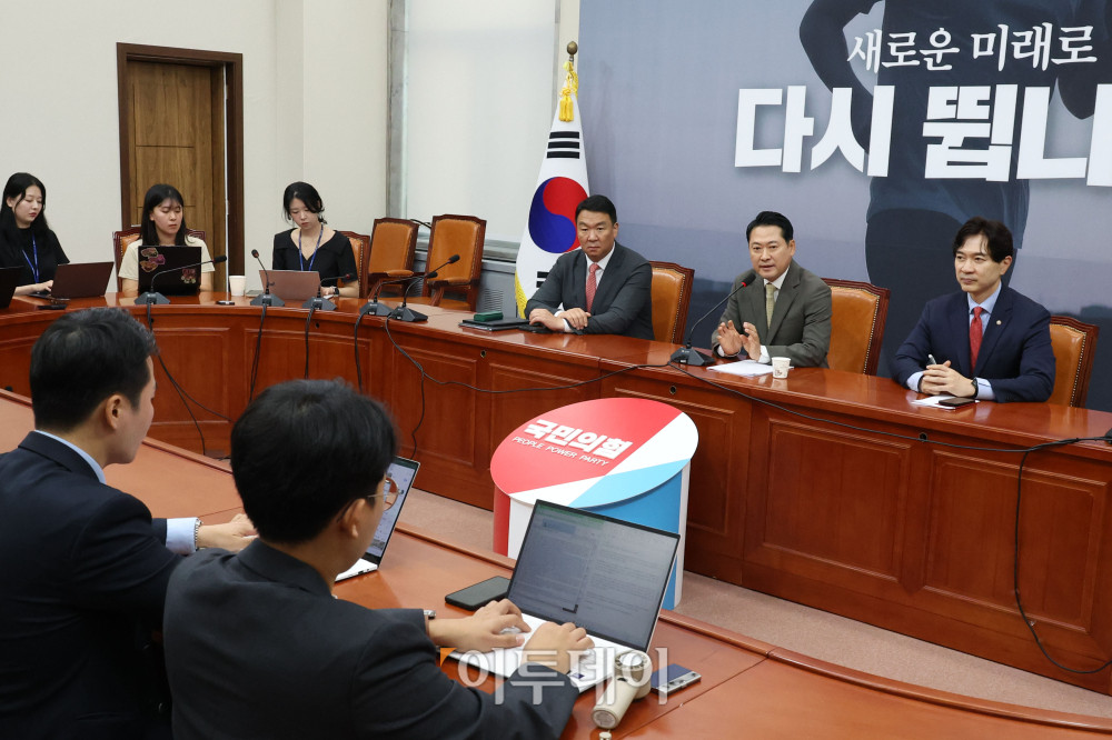 ▲장동혁 국민의힘 대표가 9일 서울 여의도 국회에서 정청래 더불어민주당 대표 교섭단체 대표 연설에 대해 입장을 밝히고 있다. 고이란 기자 photoeran@