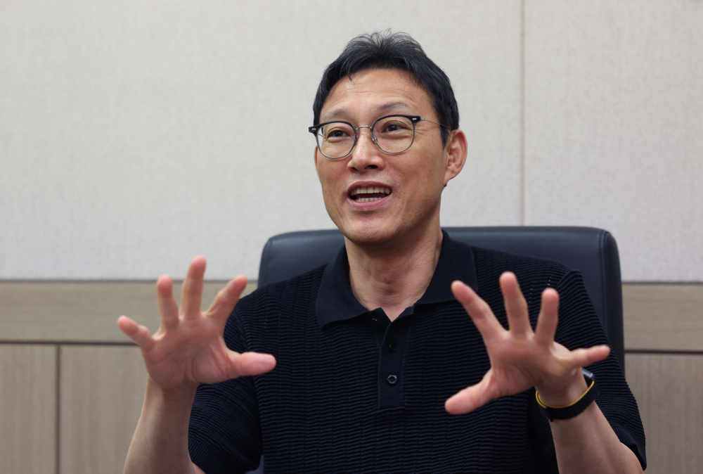 ▲이재환 hy 중앙연구소장이 8일 경기 용인시 hy 중앙연구소에서 이투데이와 인터뷰를 갖고 있다. 신태현 기자 holjjak@ (이투데이DB)