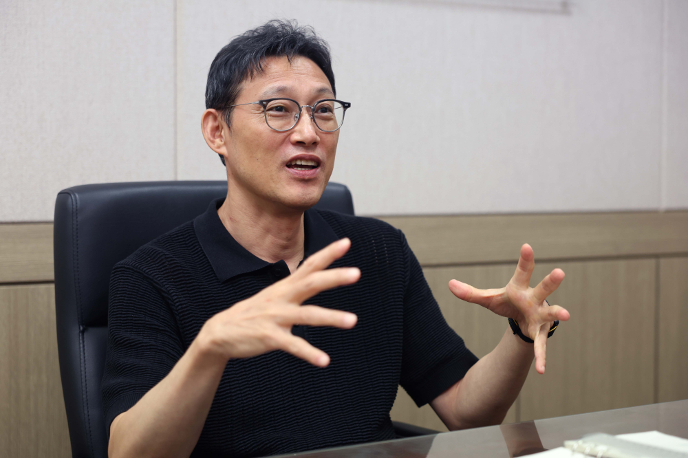 ▲이재환 hy 중앙연구소장이 8일 경기 용인시 hy 중앙연구소에서 이투데이와 인터뷰를 갖고 있다. 신태현 기자 holjjak@ (이투데이DB)