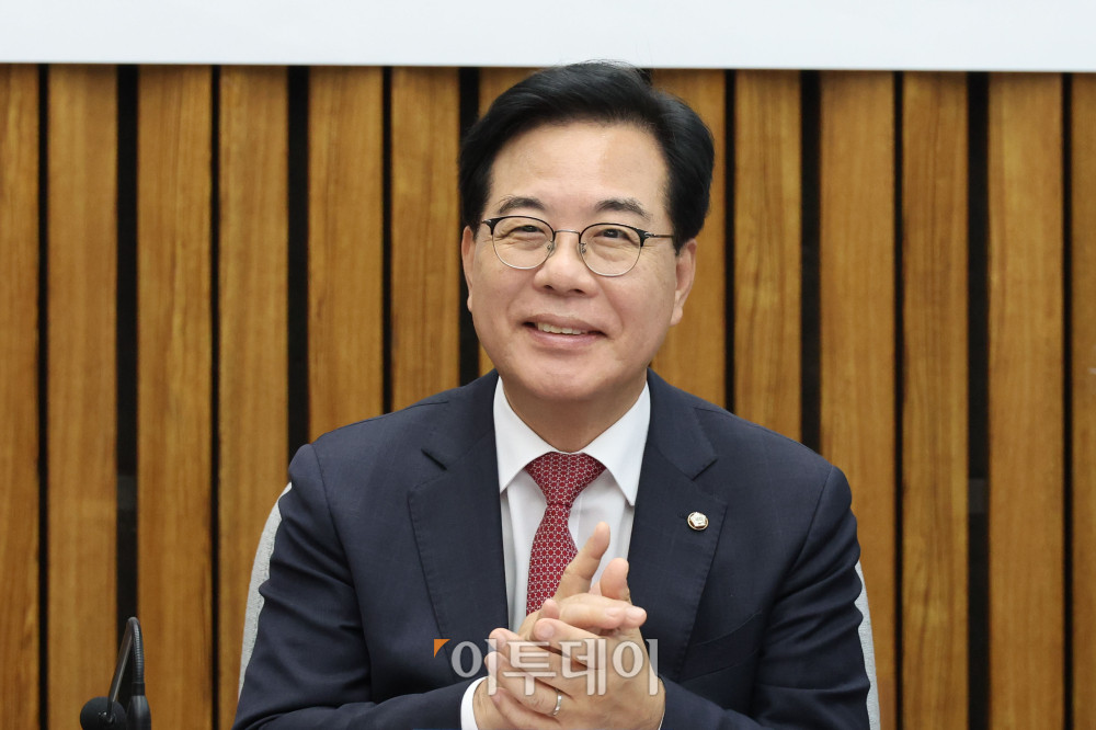 ▲송언석 국민의힘 원내대표가 9일 서울 여의도 국회에서 열린 이재명 정부 부동산 공급대책 평가와 전망 긴급토론회에 참석하고 있다. 고이란 기자 photoeran@