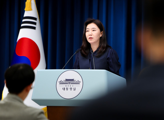 ▲강유정 대통령실 대변인이 9일 서울 용산 대통령실에서 이날 열린 국무회의와 차관급 인선 관련 브리핑을 하고 있다. (연합뉴스)