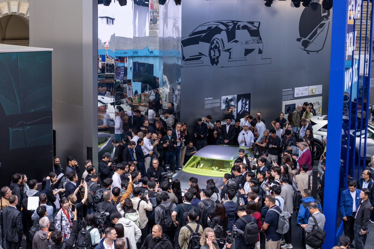 ▲현대차는 9일(현지시간) 독일 뮌헨 'IAA 모빌리티 2025' 오픈스페이스 현대차 부스에서 콘셉트카 ‘콘셉트 쓰리(Concept THREE)’를 세계 최초로 선보였다. 콘셉트 쓰리는 차별화된 소형 EV를 통해 아이오닉 라인업을 소형 차급까지 확장하겠다는 현대차의 비전을 담은 모델이다.  (사진=현대차)