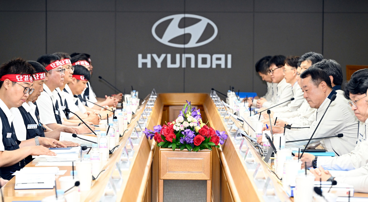 ▲현대자동차 노사 대표가 울산공장에서 올해 임금 및 단체협약 상견례를 열고 있다. (연합뉴스)