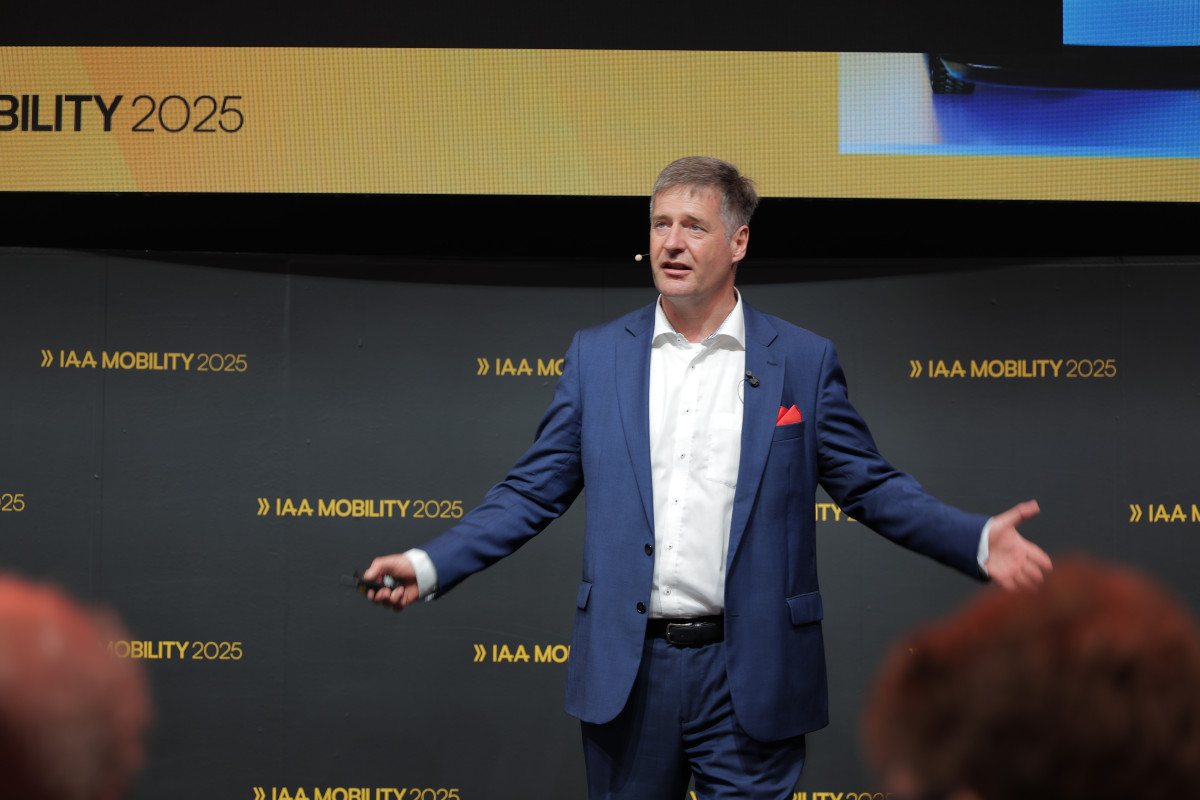 ▲9일(현지시간) 독일 뮌헨에서 열린 IAA 2025에서 현대모비스 악셀 마슈카 부사장이 포럼 연사로 나서 발표를 하고 있다. (사진=현대모비스)