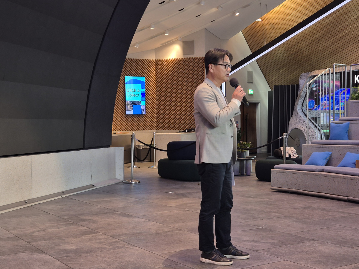 ▲윤철웅 삼성전자 영국법인장 상무가 발표하고 있다. (박민웅 기자 pmw7001@)