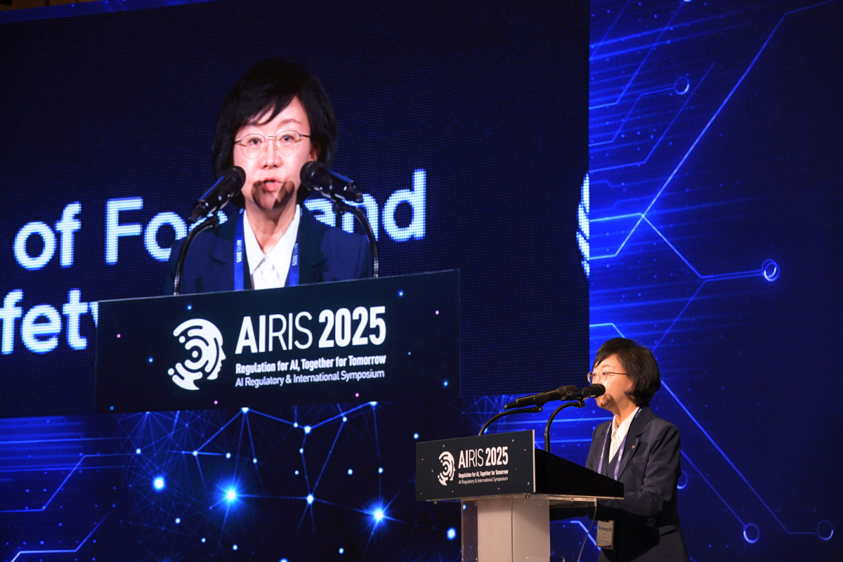 ▲오유경 식품의약품안전처장이 10일 인천 인스파이어 호텔에서 열린 ‘AIRIS 2025’ 개회식에서 개회사를 하고 있다.  (사진제공=식품의약품안전처)