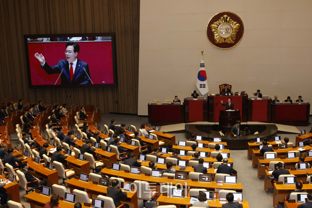 ▲송언석 국민의힘 원내대표가 10일 서울 여의도 국회 본회의에서 교섭단체 대표 연설을 하고 있다. 고이란 기자 photoeran@