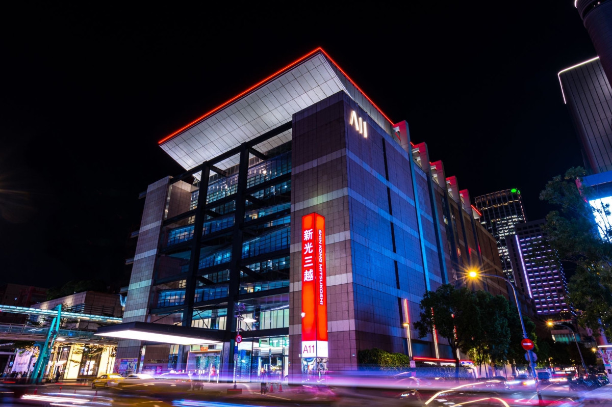 ▲대만 신광미츠코시 백화점 야간 전경 (사진제공=현대백화점)