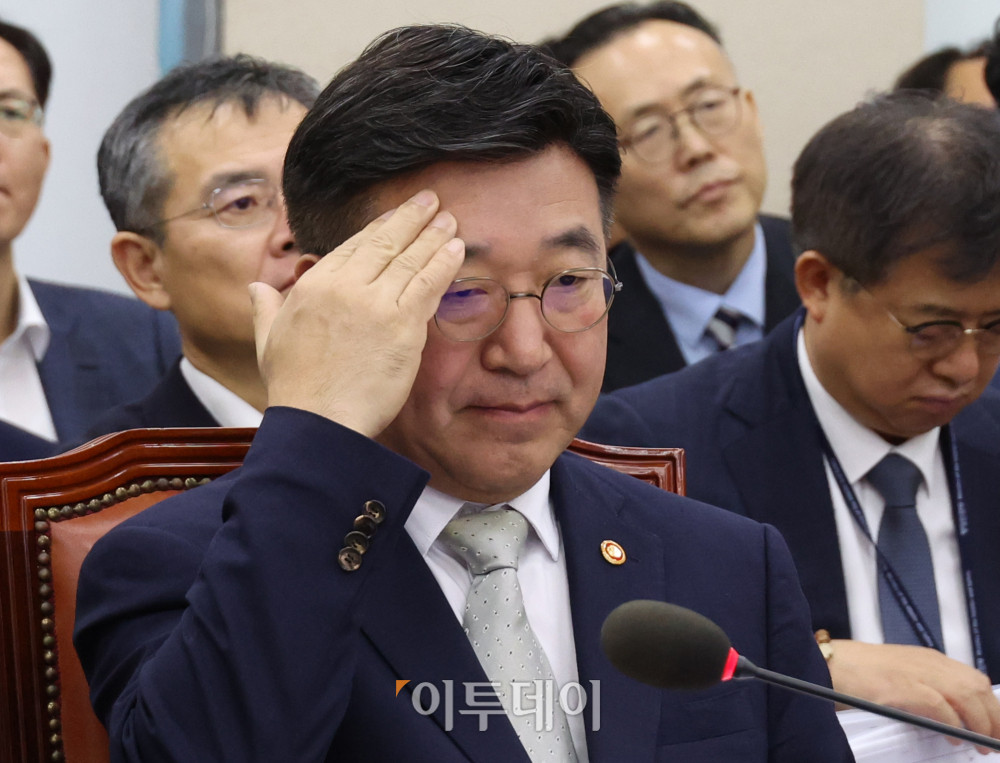 ▲윤호중 행정안전부 장관이 10일 서울 여의도 국회 행정안전위원회에서 열린 오송참사 국정조사 기관보고에 참석하고 있다. 고이란 기자 photoeran@