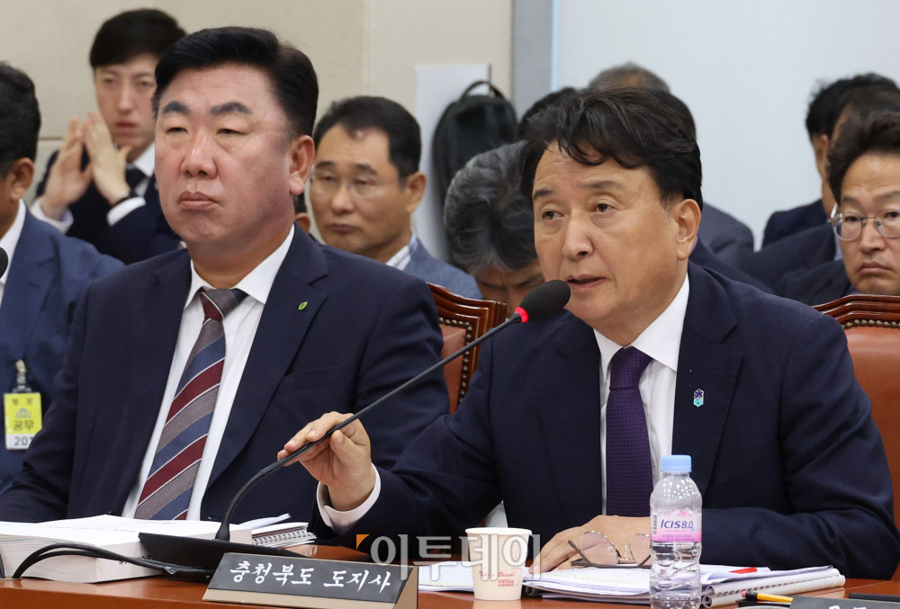 ▲김영환 충북도지사가 10일 서울 여의도 국회 행정안전위원회에서 열린 오송참사 국정조사 기관보고에서 의원 질의에 답하고있다. 고이란 기자 photoeran@