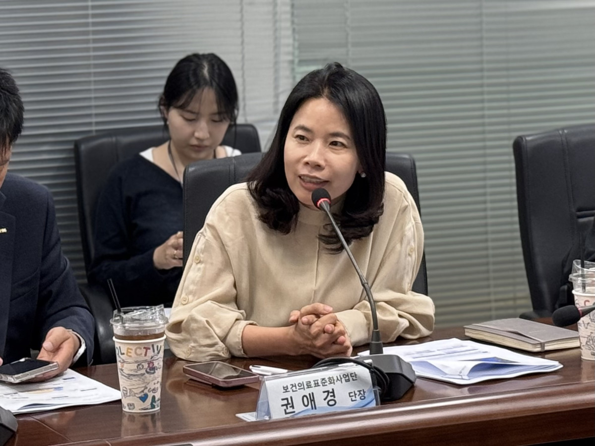 ▲10일 서울 중구 대한상공회의소에서 한국보건의료정보원(KHIS)과 한국과학기자협회가 과학미디어 아카데미를 개최한 가운데 권애경 보건의료표준화사업단장이 발표를 진행하고 있다. (한국보건의료정보원)